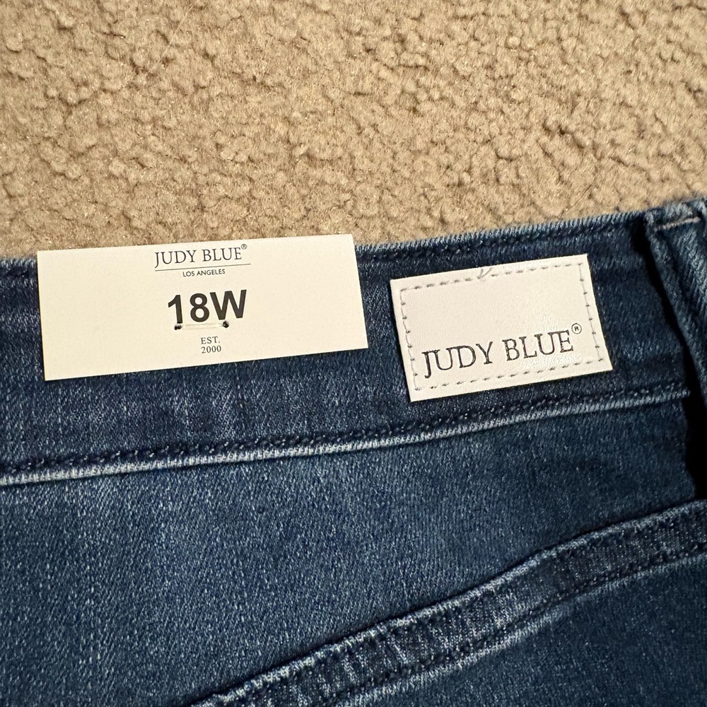 NWT Judy Blue Mid Rise Dark Wash Skinny Fit Capri Jeans Size 18 A7 - Picture 4 of 6